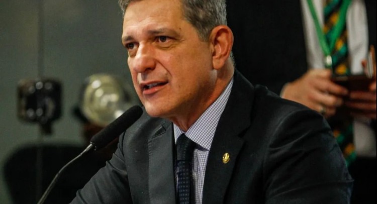 Rogério destaca compromisso com a democracia e aponta falhas de Bolsonaro durante reunião da CPMI