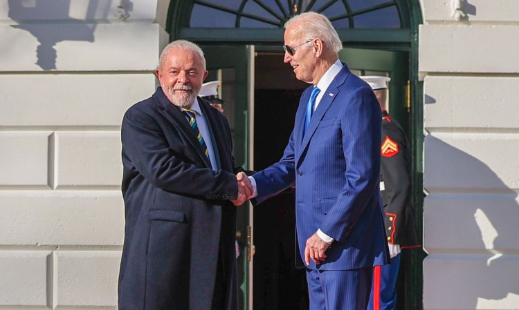 Por telefone, Lula convida Biden para visitar a Amazônia; Presidentes também conversaram sobre meio ambiente e direitos dos trabalhadores