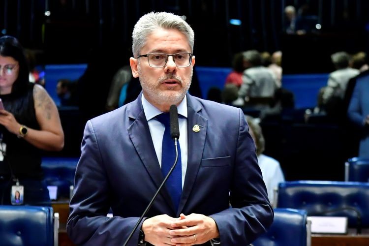 Alessandro Vieira vota pela queda do veto à desoneração da folha