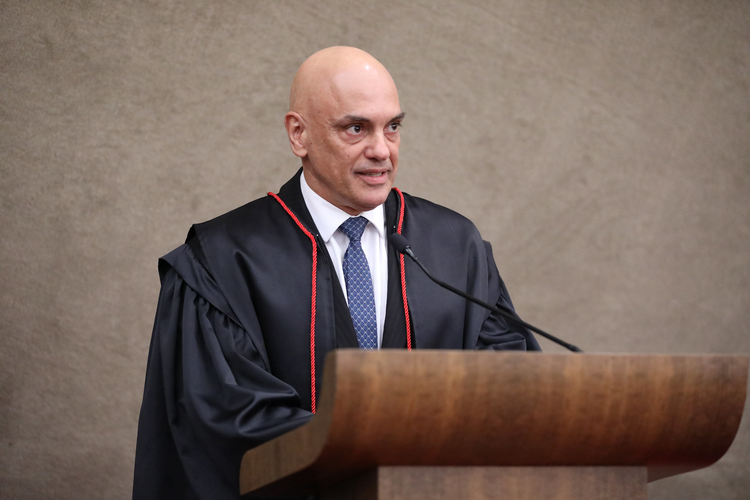 Em decisão sobre Bolsonaro, Moraes destaca: 'Justiça é cega, mas não é tola'