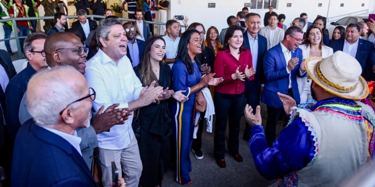 Yandra Moura recepciona ministros em Aracaju