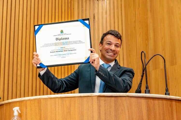 Delegado Isaque Cangussu recebe Título de Cidadão Aracajuano