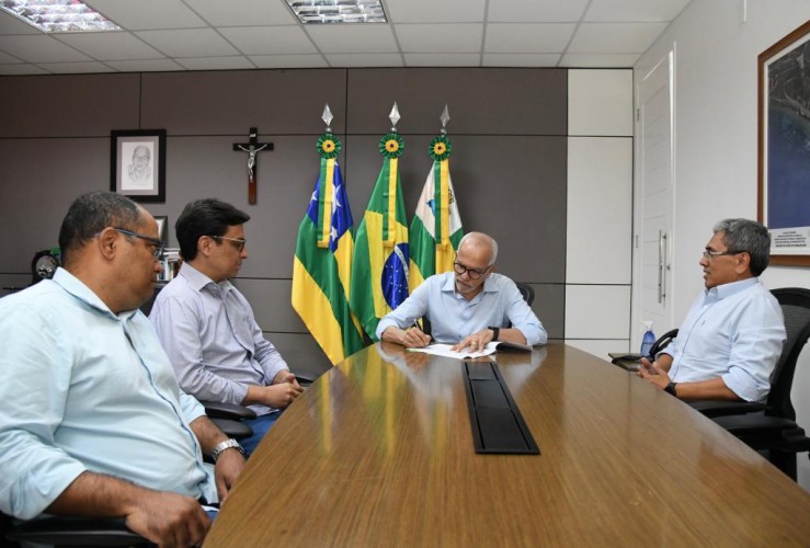 Edvaldo Nogueira sanciona leis que melhoram o transporte público da Grande Aracaju