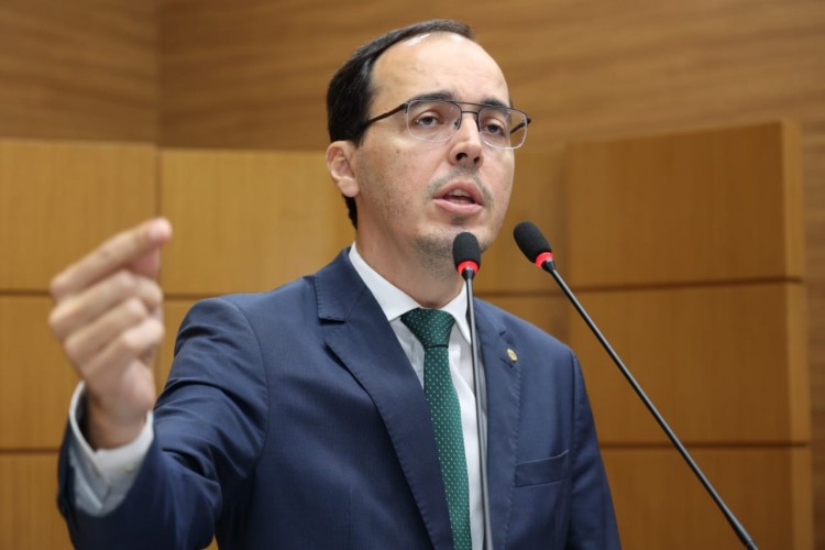 "Governo dá mais um passo rumo à privatização da Deso", afirma Georgeo Passos