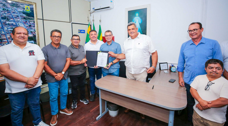 Governo de Sergipe assina ordens de serviço para restauração de rodovias que ligam Itabaianinha a Tomar do Geru e Tobias Barreto