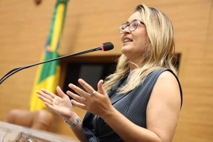 Kitty Lima evidencia investimentos do Estado e propõe medidas para controle populacional de pombos