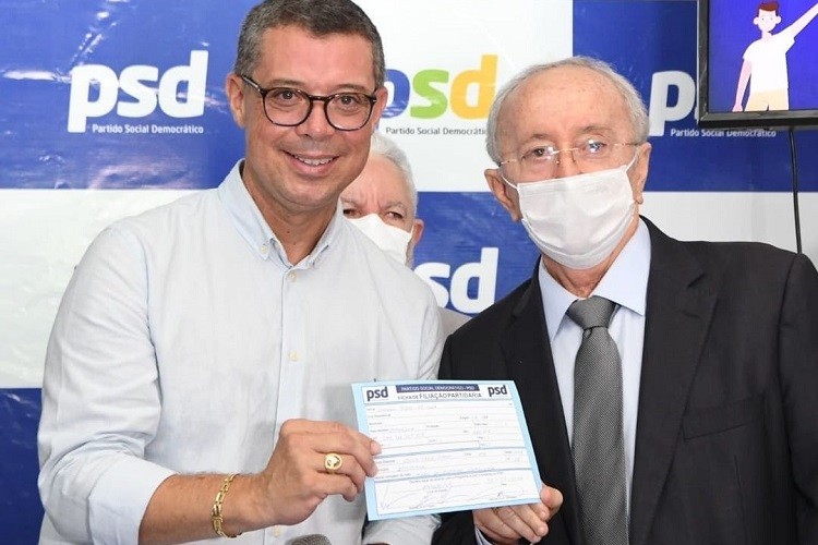 Luciano Bispo, Junior Chagas, Janier e Fábio Reis assinam ficha de filiação ao PSD
