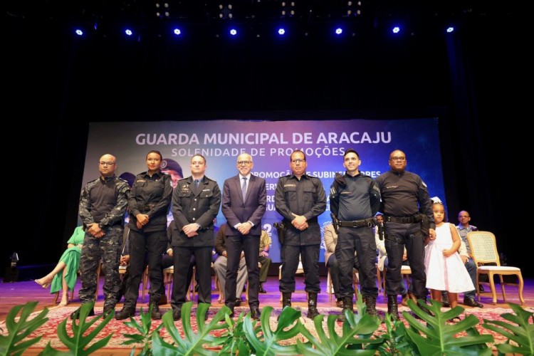 Edvaldo Nogueira promove 295 guardas municipais