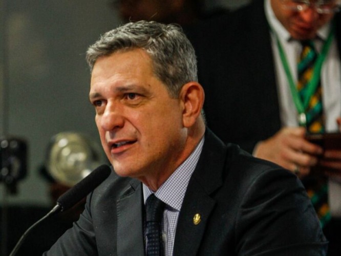 Rogério Carvalho sugere aplicação de uma justiça tributária no Brasil