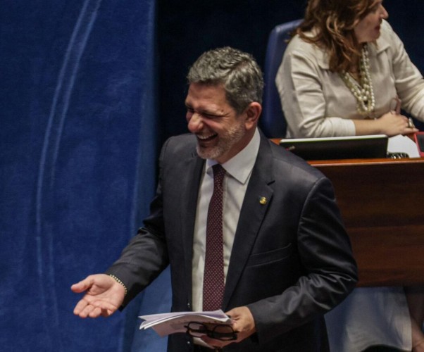Rogério Carvalho celebra aprovação da MP das subvenções e destaca que medida fortalecerá base fiscal