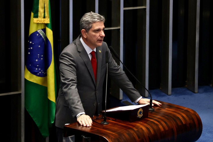 Senador Rogério Carvalho destaca união do país em defesa da democracia um ano após atentados terroristas