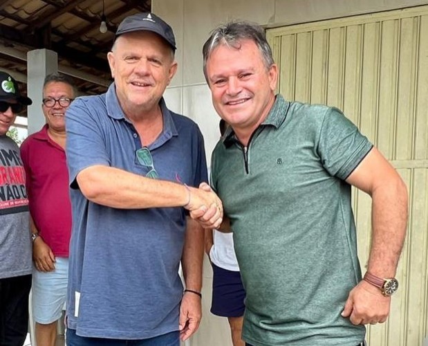 Simão Dias: ex-governador Belivaldo e ex-prefeito Marival Santana percorrem povoados