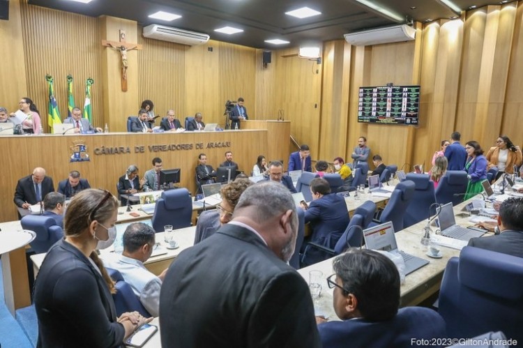 Câmara municipal de Aracaju realiza primeira sessão ordinária de 2025; prefeita Emília esteve presente