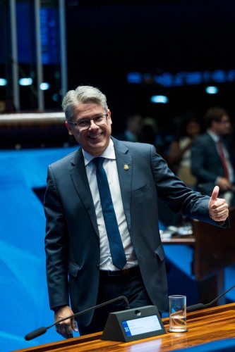 Com voto favorável de Alessandro Vieira, Senado aprova Auxílio Gás do Povo