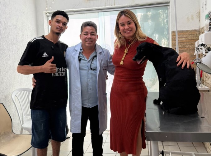 Kitty Lima destaca situação da cadela que quase morreu afogada após cair em canal de esgoto