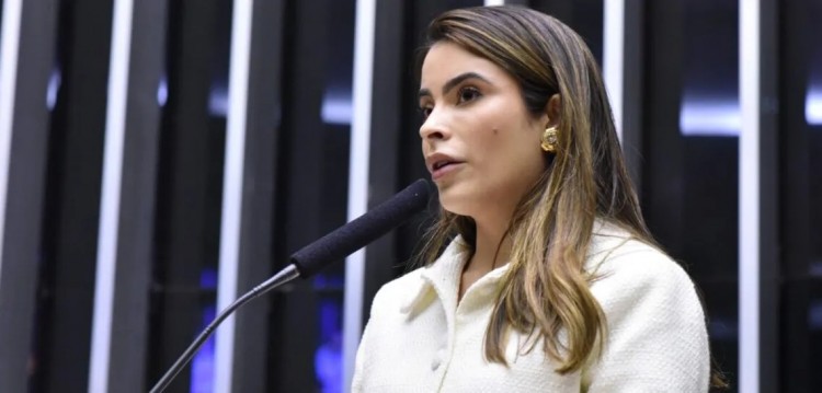 Yandra Moura defende piso nacional para profissionais da enfermagem e reafirma apoio à categoria