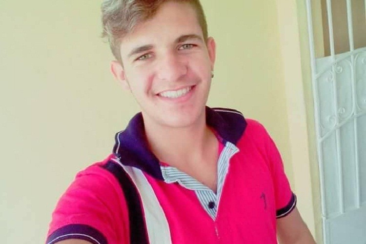 Jovem morre colisão entre carro e motocicleta em Itabi