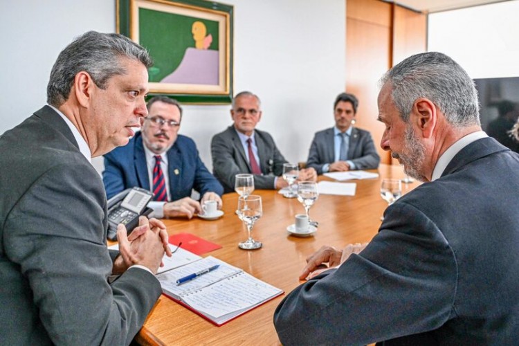 Ministro Márcio Macêdo e presidente da COP 30 iniciam discussão sobre a participação social na conferência