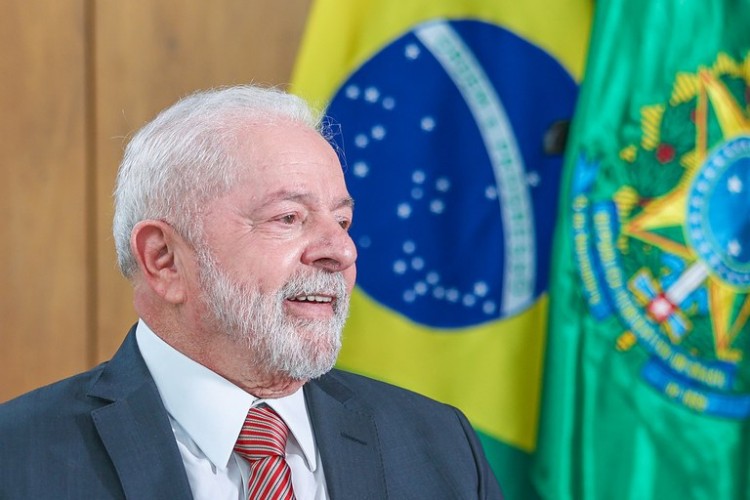 Queda nas pesquisas será revertida com as entregas, diz Lula