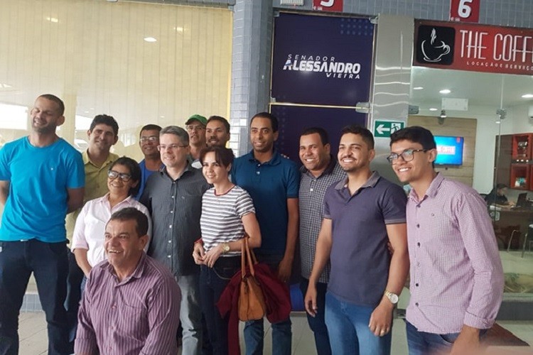 Senador Alessandro se reúne com pré-candidatos e diz pleitear candidatura a prefeito em Itabaiana