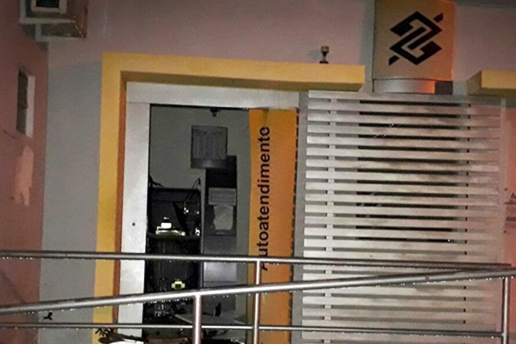 Bandidos explodem posto de atendimento bancário em Poço Redondo (SE)