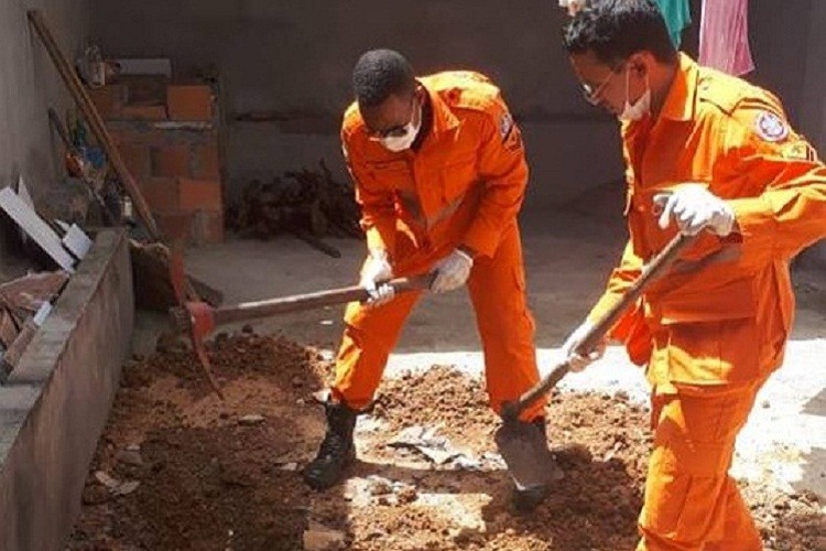 Corpo é encontrado enterrado dentro de fossa no município de Feira Nova