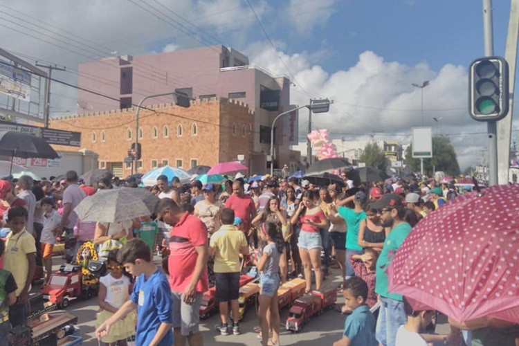 Milhares de crianças lotaram as avenidas de Itabaiana para a realização da Carreata Mirim 2018