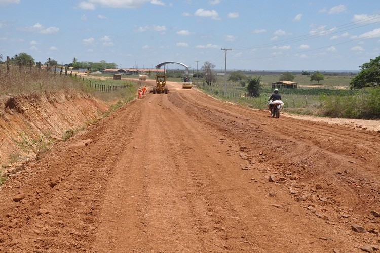 Bandidos atacam operários que trabalham na obra da pista de Cruz das Graças