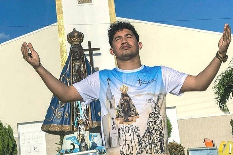 Padre de Nossa Senhora Aparecida anuncia que largará batina