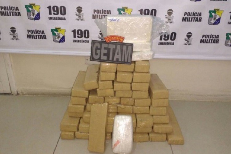 Polícia Militar prende dupla com mais de 60kg de droga em Itabaiana