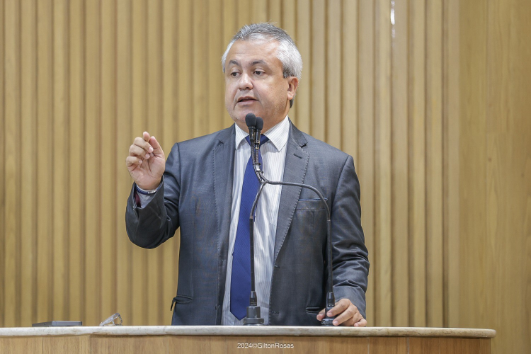 Elber denuncia falhas em mais um edital de licitação da Prefeitura de Aracaju