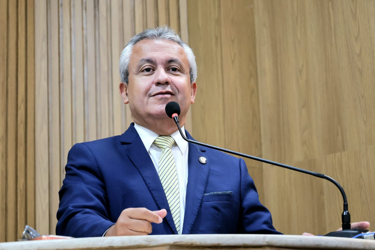 Elber parabeniza feito das emendas parlamentares e alerta para falta de pagamento das verbas pela Prefeitura de Aracaju