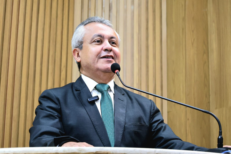 Elber parabeniza entrega da praça Dom José Thomaz e pede atenção para revitalização de feira no Siqueira