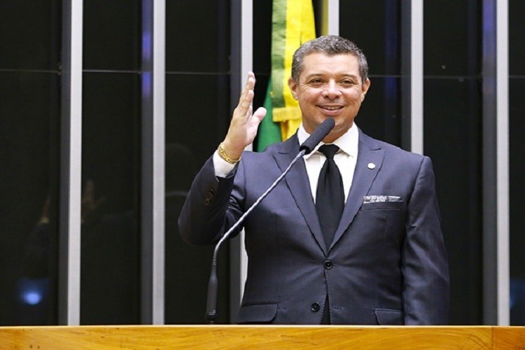 Extra: Fábio Mitidieri vota contra PEC do Bolsa Família e surpreende até aliados