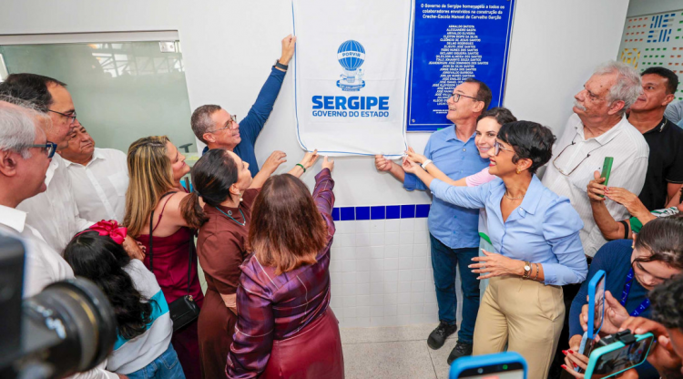 Governador Fábio Mitidieri entrega escola totalmente modernizada e segunda creche-escola do programa Ameei em Aracaju