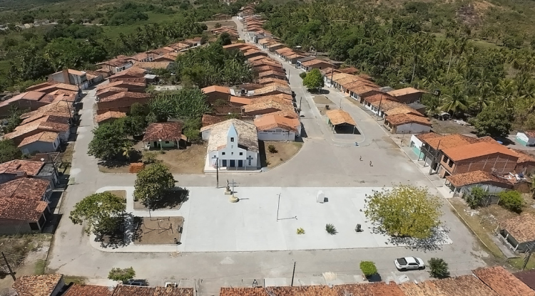 Governo pavimenta acesso a povoado com remanescentes quilombolas em Pirambu