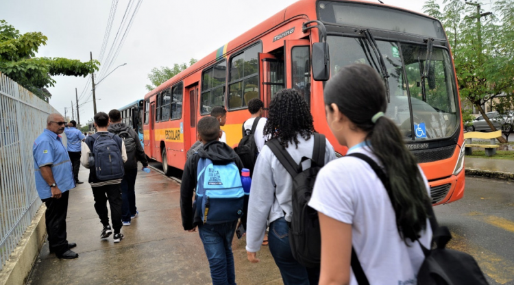 Governo de Sergipe garante transporte para estudantes da rede pública estadual nos dias do Enem