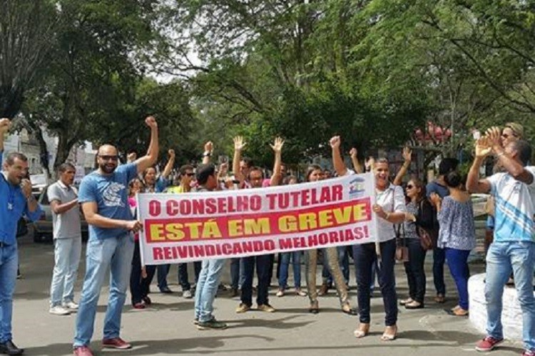 Itabaiana: conselheiros tutelares em greve realizam manifestação