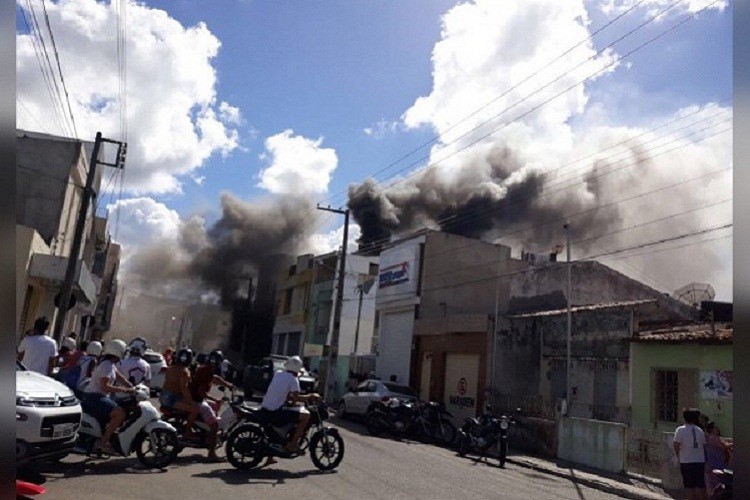 Incêndio destrói estabelecimento comercial na cidade de Itabaiana