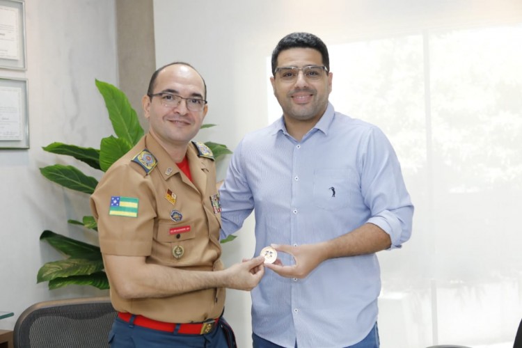 Jeferson Andrade recebe homenagem do Corpo de Bombeiros