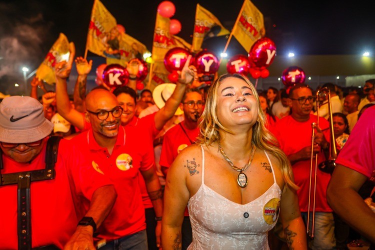 Única deputada da causa animal, Kitty Lima inicia caminhada para reeleição ao oficializar candidatura