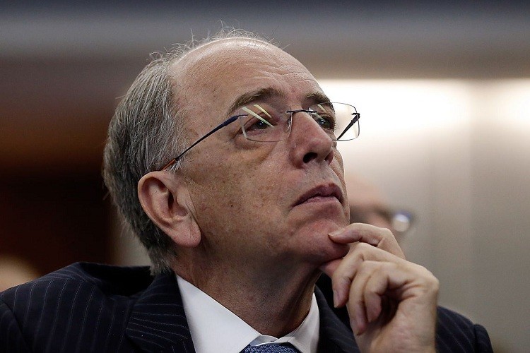 Presidente da Petrobras pede demissão