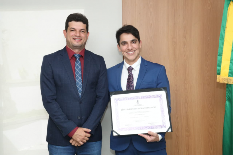 Deputado Paulo Júnior concede título de cidadania ao médico Sávio Lopes