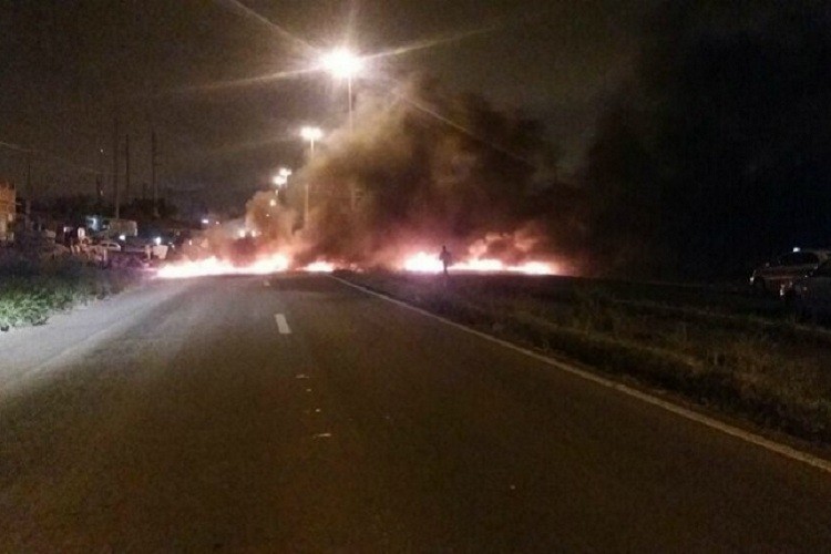 Manifestantes fecham BR-235 no estado de Sergipe