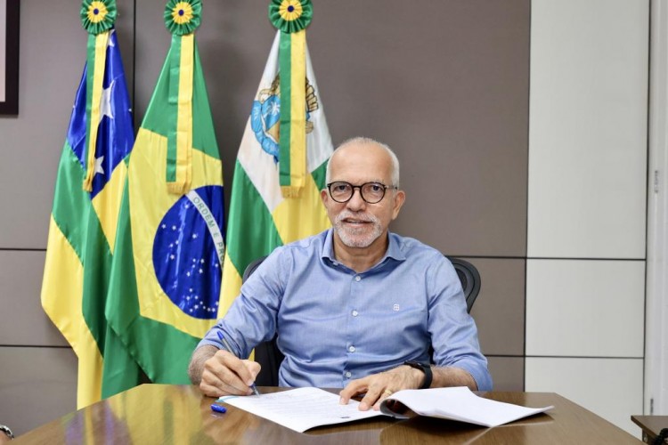 Edvaldo assina decreto que regulamenta execução de emendas impositivas individuais em Aracaju