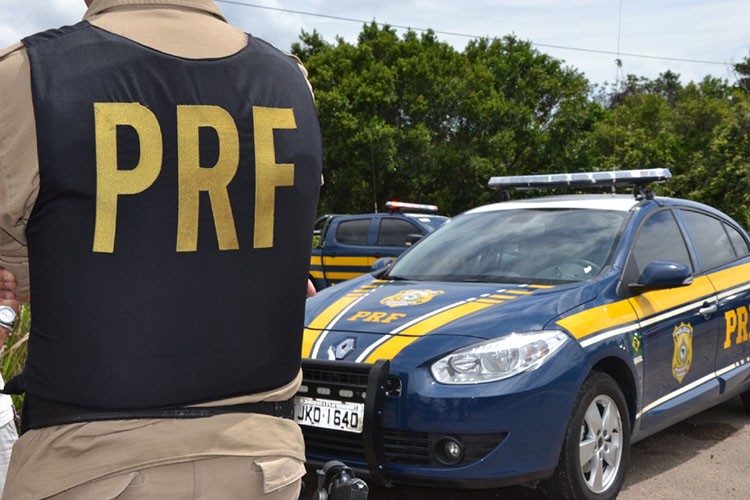 PRF detém motorista com mandado de prisão em aberto