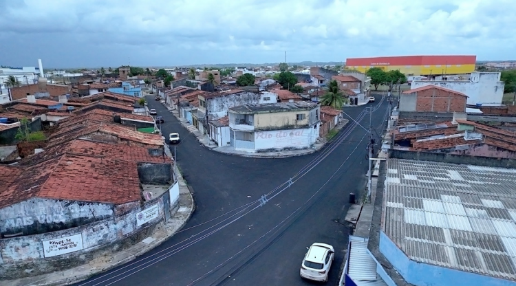Governo do Estado pavimenta 32 ruas no conjunto Marcos Freire I em Nossa Senhora do Socorro