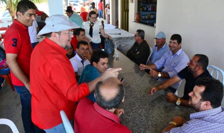 Osmar e Júnior Farias participam de reunião com cúpula do PT para fechar acordo com Rogério Carvalho