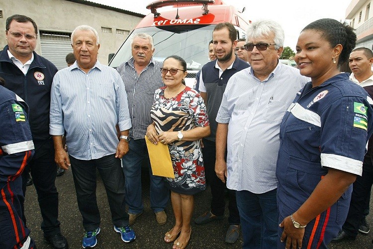 Governador entrega ambulância do Samu no município de Ribeirópolis