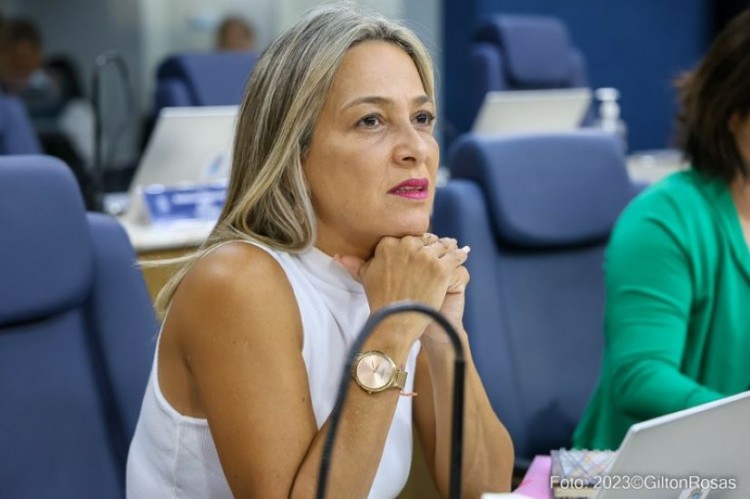 Sheyla Galba questiona sobre lixo em Aracaju: “Por que deixaram chegar a esse ponto?”